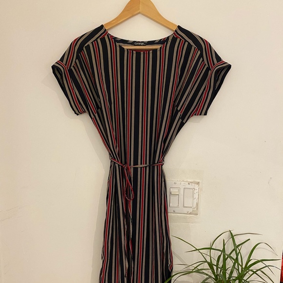 Mid length dress - Picture 2 of 5